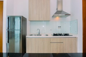 Deluxe Apartment | Private kitchen | Full-size fridge, stovetop - Spacious 3BR Apartment At 8th Floor Veranda Residence Puri (Jakarta)