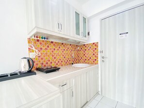 Deluxe-Apartment | Eigene Küche | Großer Kühlschrank, Herdplatte