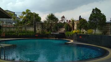 Kolam renang outdoor