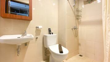 Deluxe Apartment | Bathroom