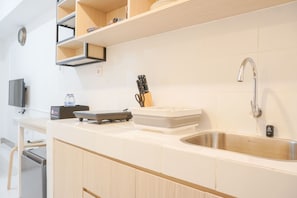 Appartement Deluxe | Cuisine privée | Réfrigérateur grande capacité avec congélateur, surface de cuisson