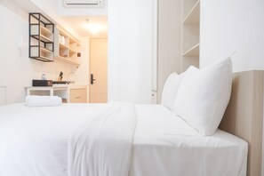 Deluxe Apartment - Simply Look And Tidy Studio At Tokyo Riverside Pik 2 Apartment (Teluknaga)