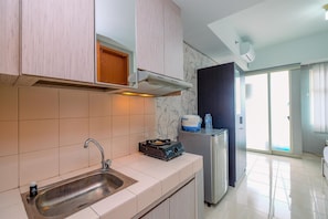 Apartamento Deluxe | Cocina privada | Frigorífico grande y placa de cocina