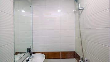 Deluxe Apartment | Bathroom