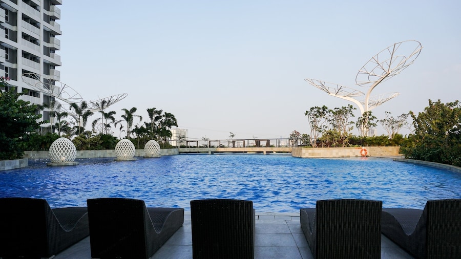 Spacious 1BR with Japandi Design at West Vista Apartment By Travelio