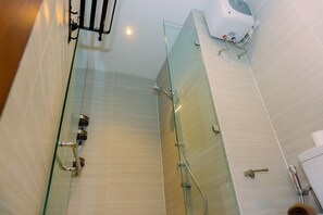 Deluxe Apartment | Bathroom - Spacious 1BR with Japandi Design at West Vista Apartment By Travelio (Jakarta)