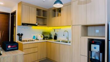 Deluxe-Apartment | Eigene Küche | Großer Kühlschrank, Herdplatte