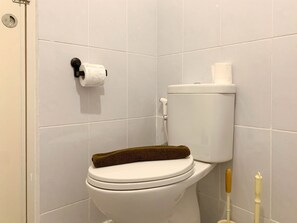 Deluxe Apartment | Bathroom