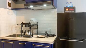 Deluxe Apartment | Dapur peribadi | Peti sejuk/penyejuk beku saiz penuh, dapur
