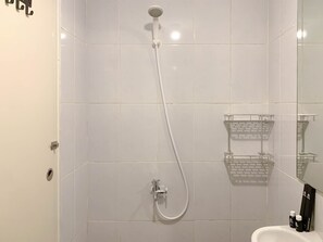 Deluxe Apartment | Bathroom