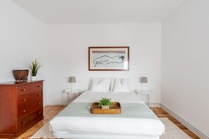 3 dormitoris, planxa i posts de planxar, wifi i roba de llit 