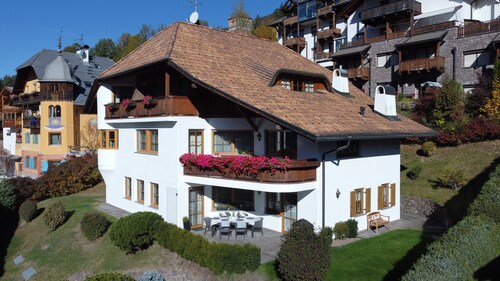 Comfortable attic room with panoramic view & balcony - free Wi-Fi 