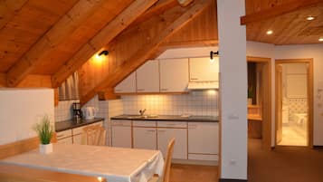 Fridge, stovetop, dishwasher, coffee/tea maker