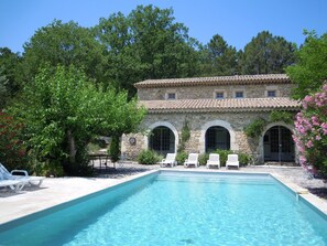 Outdoor pool - PROVENCAL VILLA. 1Ha ABSOLUTE COMFORT & QUIETNESS. Swimming pool 10x5 WI-FI (fiber) (GOUDARGUES)