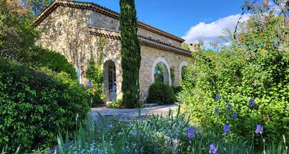 VILLA PROVENCALE. 1Ha CONFORT & CALME ABSOLUS. Piscine 10x5 WI-FI (fibre)