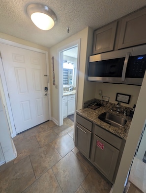 Fridge, microwave, stovetop, coffee/tea maker