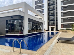 حمّام سباحة خارجي