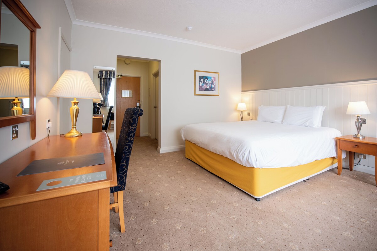 Laptop workspace, iron/ironing board, free cots/infant beds, free WiFi