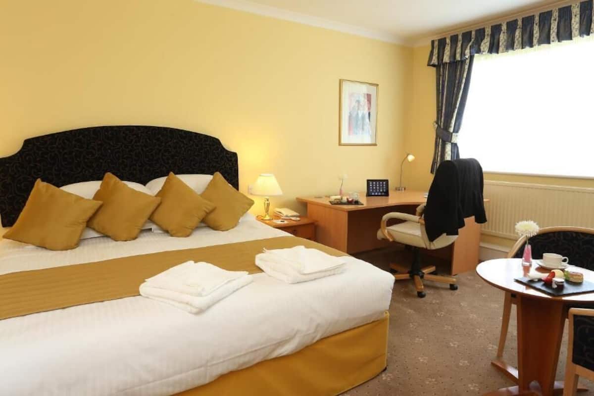 Laptop workspace, iron/ironing board, free cribs/infant beds, free WiFi