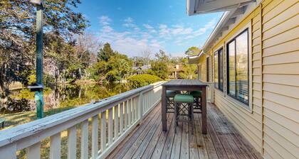 Sleek golf-front condo with a washer/dryer, deck, & central AC - dog friendly