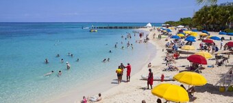 Hospitality Expert EL1: Private Pool, Beach, Chef