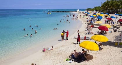 Hospitality Expert EL1: Private Pool, Beach, Chef