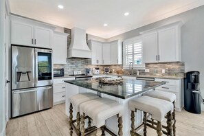 House, 6 Bedrooms | Private kitchen | Fridge, oven, coffee/tea maker, toaster - Casamigos 6 Bedroom Home by RedAwning (Navarre)