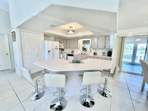 Fridge, microwave, oven, stovetop - A Quiet Retreat on Spring Lake! (Sebring)