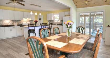 Mandolin Wind your family beach getaway.
5 minute walk to the beach. 10% off