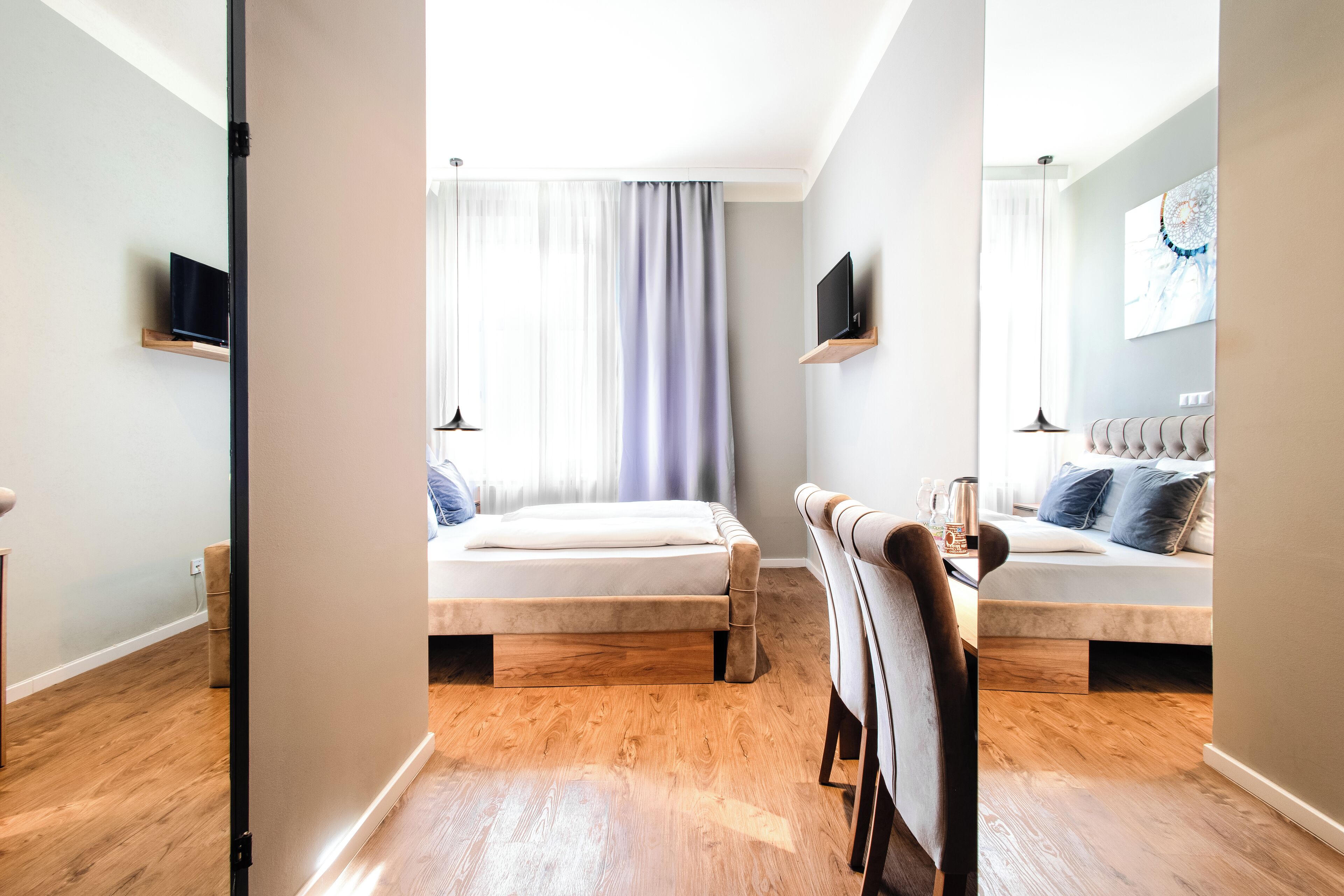 Standard Double Room - Hotel North Wing - Ground Floor | 客房內保險箱、獨特裝潢、布置獨特、書桌