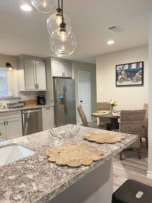 Dining - Sparkling Springs - King Bed, Beauty, Charming, Family Fun (Houston)
