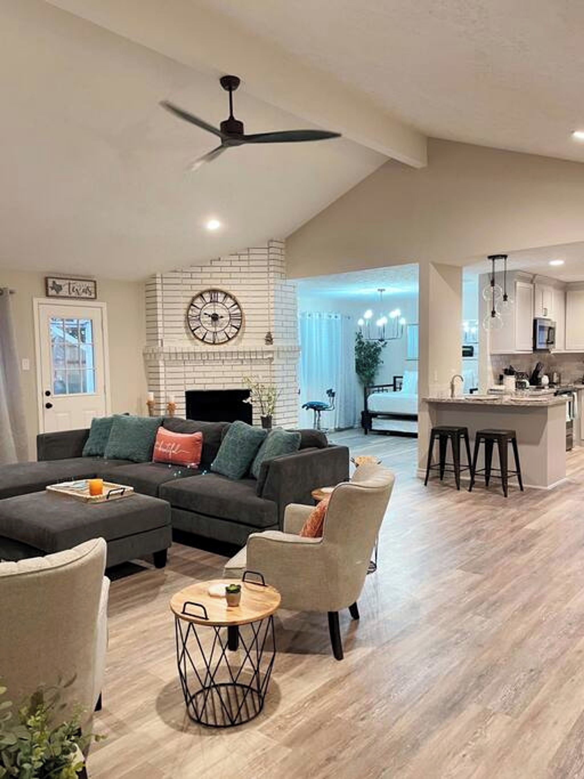 Télévision, cheminée, jeux vidéo