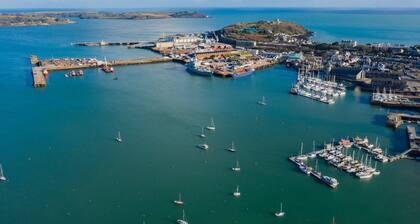 Lovely 1-Bed Serviced Apartment in Falmouth