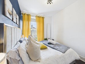 1 chambre, fer et planche à repasser, accès à Internet, literie fournie