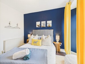 1 chambre, fer et planche à repasser, accès Internet, draps fournis