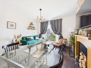 Télévision, cheminée