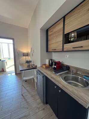 Departamento Prestigio, 1 cama matrimonial | Cocina privada | Refrigerador con congelador, cafetera de espresso y cafetera y tetera 