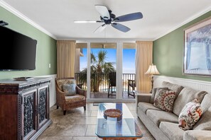 Smart TV, reproductor de DVD y libros 