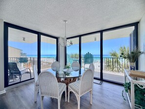 Dining - Pelican Walk 305 Gulf Front with Free Beach Chairs (Panama City Beach)
