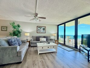 Smart TV, DVD player, books - Pelican Walk 305 Gulf Front with Free Beach Chairs (Panama City Beach)