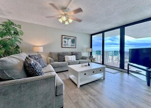 Smart TV, DVD player, books - Beach Front on a Budget! Clean & Spacious! PW305 (Panama City Beach)