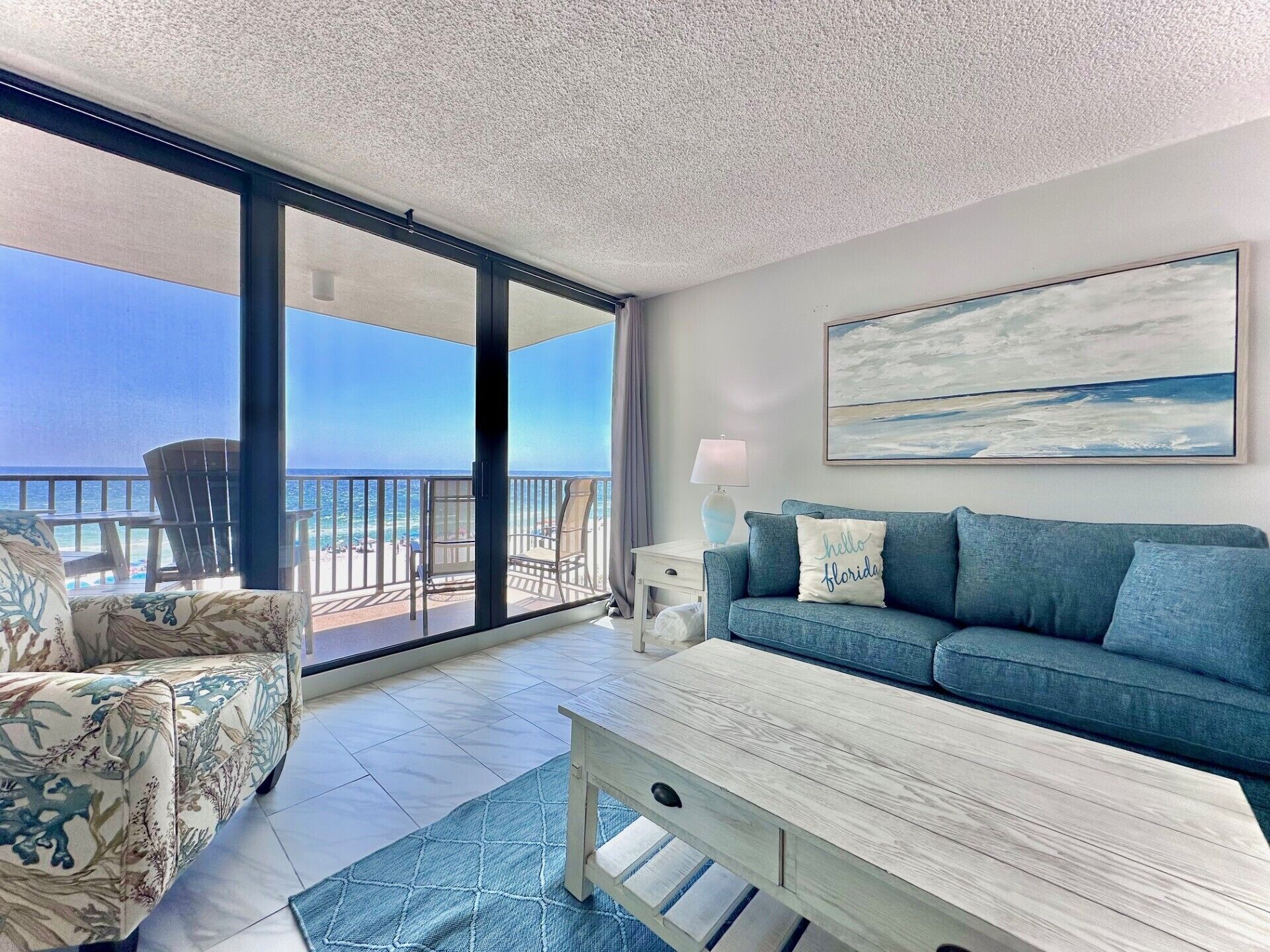 TV connectée, lecteur de DVD, livres