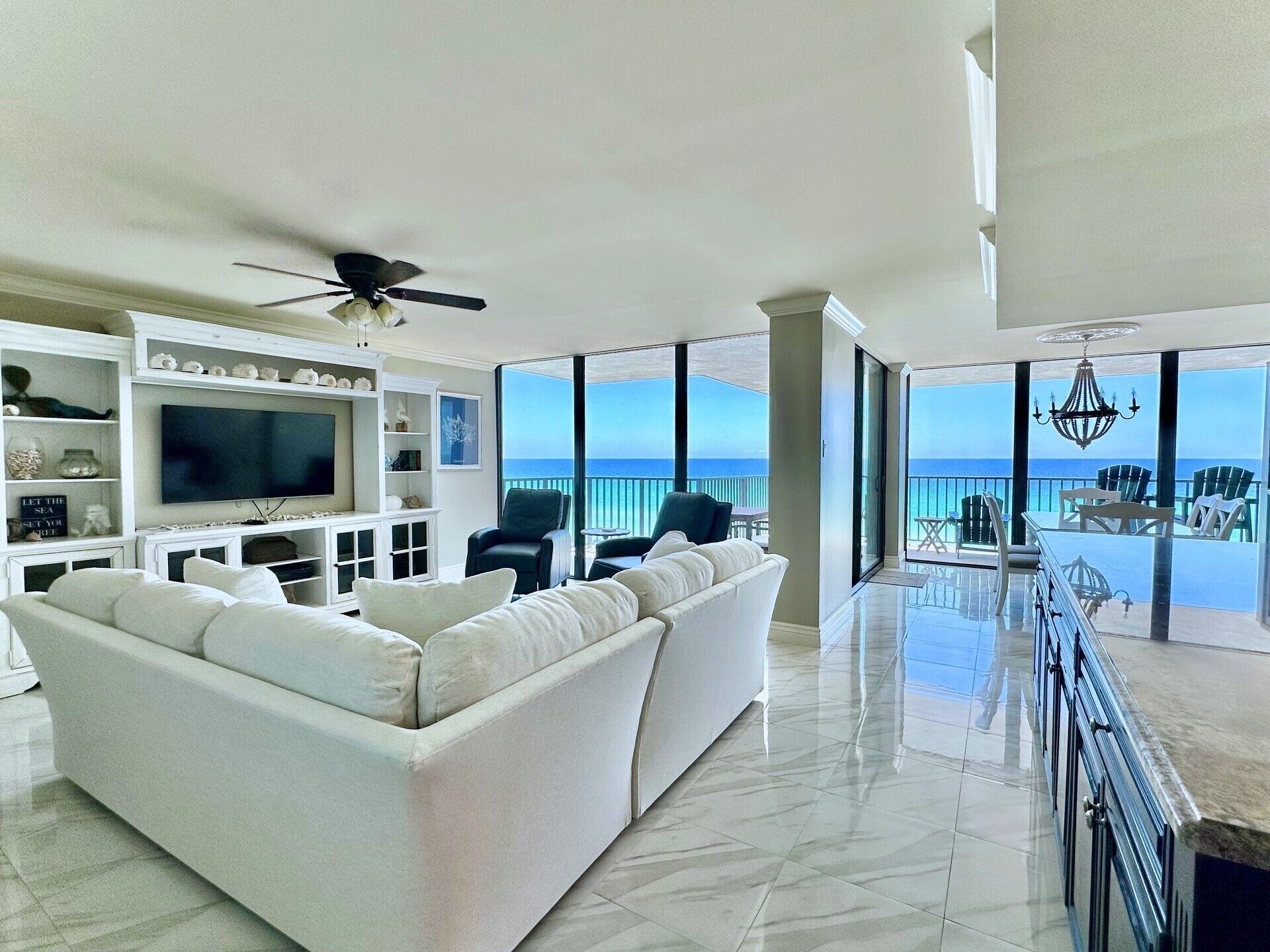 Älytelevisio, DVD-soitin, kirjoja