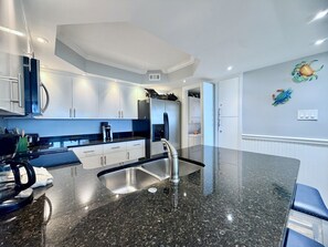 Fridge, microwave, oven, stovetop - Dog Friendly Beach Condo! FREE Beach Chairs! PW809 (Panama City Beach)