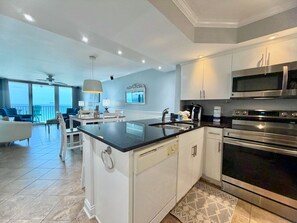 Fridge, microwave, oven, stovetop - Dog Friendly Beach Condo! FREE Beach Chairs! PW809 (Panama City Beach)