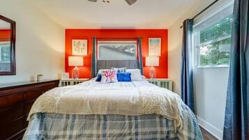 3 bedrooms, desk, WiFi