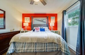 3 bedrooms, desk, WiFi