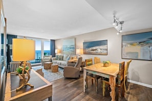 Smart TV, lettore DVD, libri