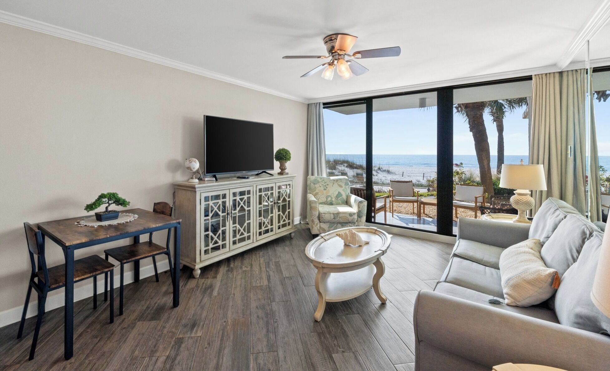 Älytelevisio, DVD-soitin, kirjoja