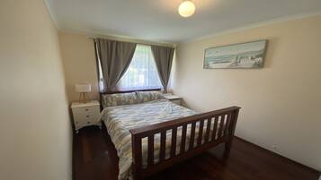 4 bedrooms, WiFi, bed sheets